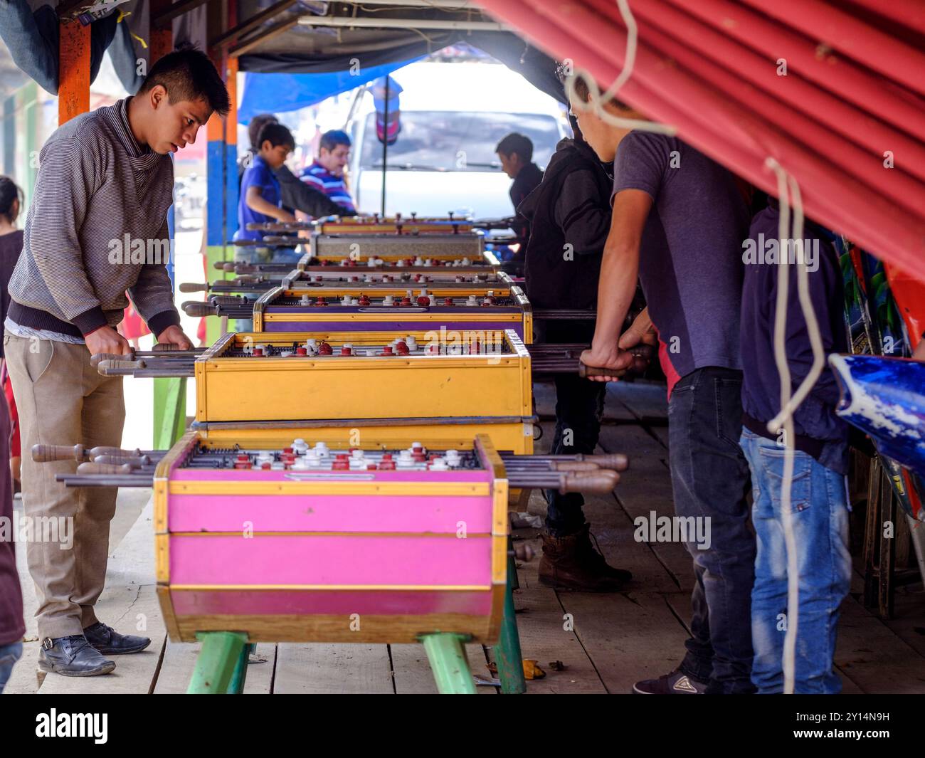 Tischfußball, San Gaspar Chajul, Quiché Department, Ixil Triangle, Guatemala, Zentralamerika. Stockfoto