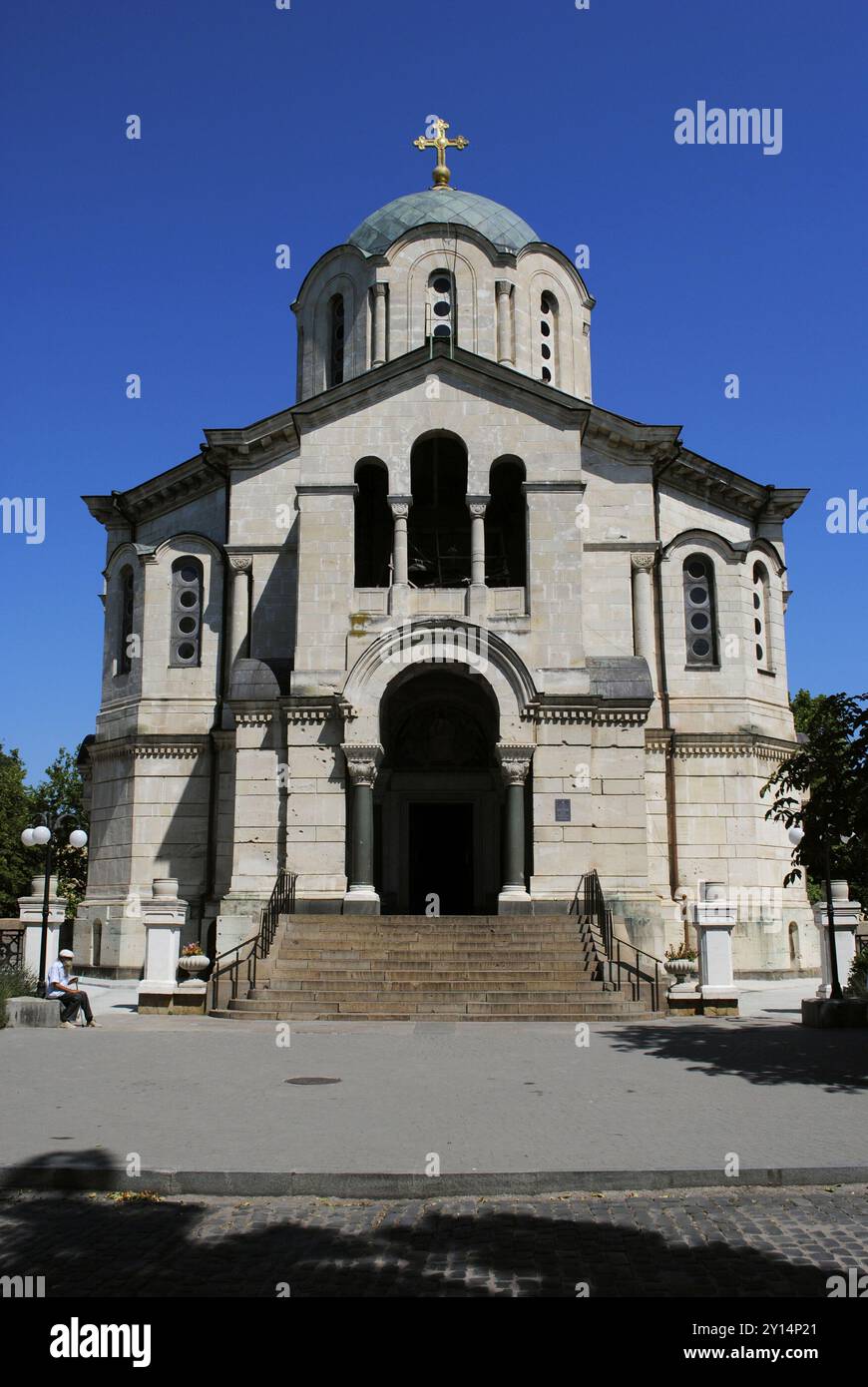 Sewastopol. Halbinsel Krim. Außenansicht der Kathedrale St. Vladimir. Es wurde nach dem Krimkrieg als Hommage an die Helden der Belagerung Sewastopols (1854–1855) unter der Leitung des Architekten Aleksei Awdejew (1819–1885) errichtet. Foto vor dem Krieg zwischen Russland und der Ukraine. Autor: Aleksei Awdejew (1819-1885). Russischer Architekt. Stockfoto