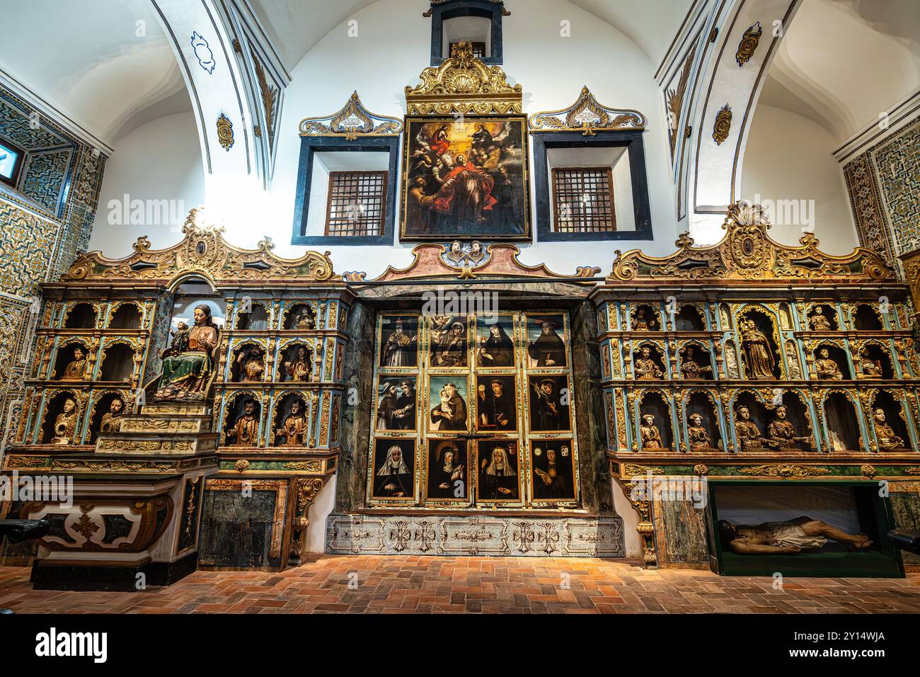 Das Innere des Klosters Jesu von Setubal in Portugal. Kirche des ehemaligen Klosters Jesu. Das erste Gebäude im Manuelinstil in Portugal Stockfoto