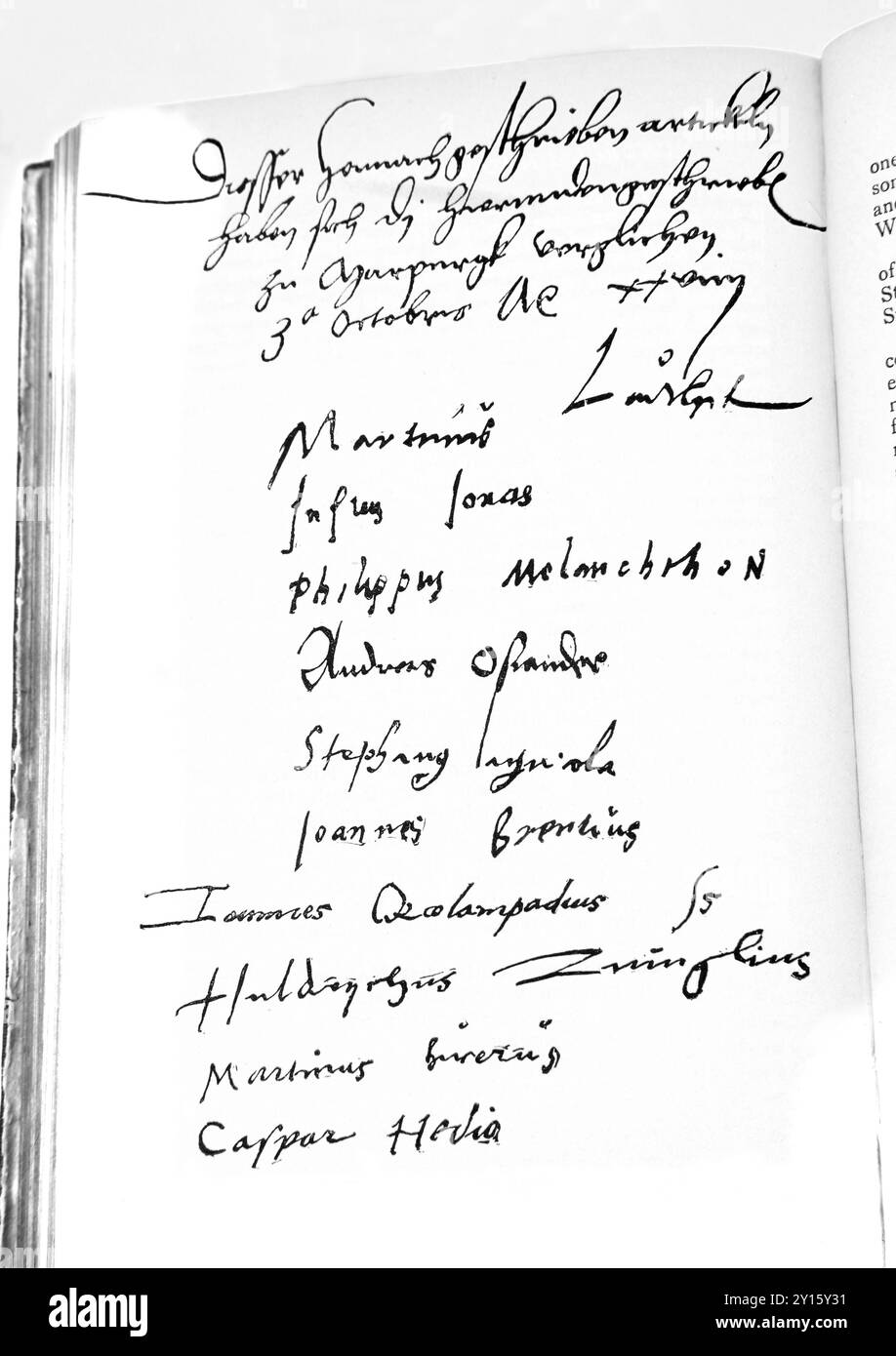 Faksimile der Superschrift und Unterschriften zu den Marburger Artikeln 1529, in denen Martin Luther und Ulrich Zwingli ihre Auseinandersetzung um die Gegenwart Christi in der Eucharistie aus dem antiken Buchleben Luthers von Julius Kostlin diskutierten Stockfoto