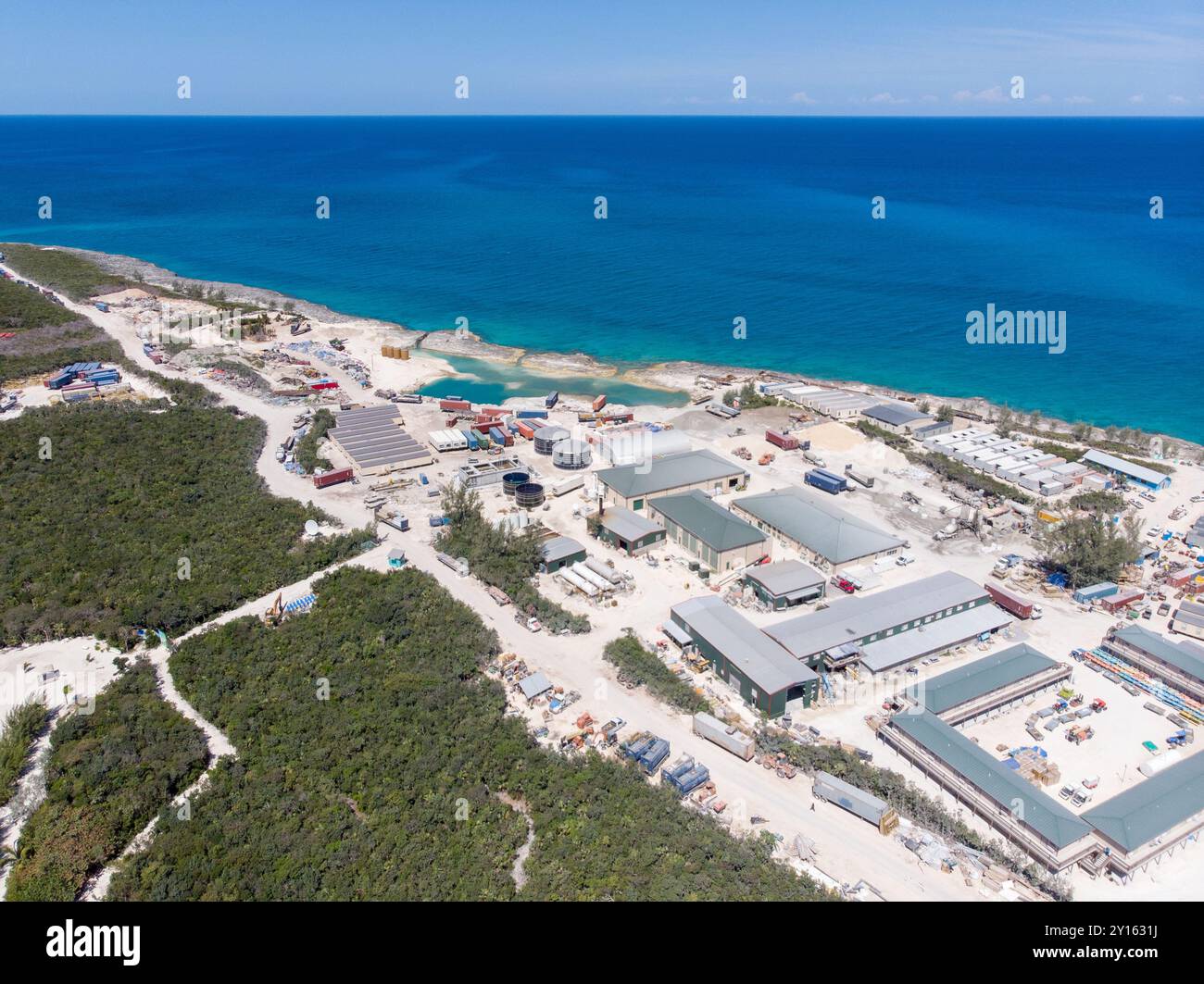 Luftdrohnenfoto von CocoCay, lokal bekannt als Little Stirrup auf den Bahamas, einer der Berry Islands, einer Ansammlung von Cays und kleinen Inseln Stockfoto