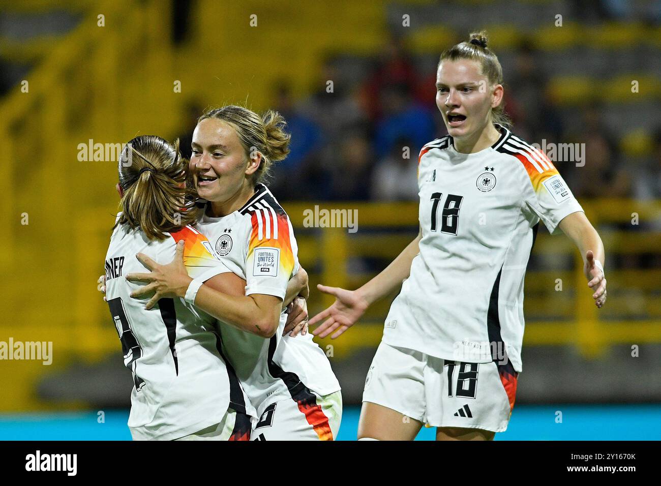 Bogota, Kolumbien. September 2024. Estadio Metropolitano de Techo Sofie Zdebel aus Deutschland feiert ihr Tor mit Marie Steiner und Sarah Ernst während des Spiels zwischen Deutschland und Nigeria, für die 2. Runde der Gruppe D der FIFA U-20 Frauen-Weltmeisterschaft Kolumbien 2024, im Estadio Metropolitano de Techo, diesen Mittwoch 04. 30761 (Julian Medina/SPP) Credit: SPP Sport Press Photo. /Alamy Live News Stockfoto