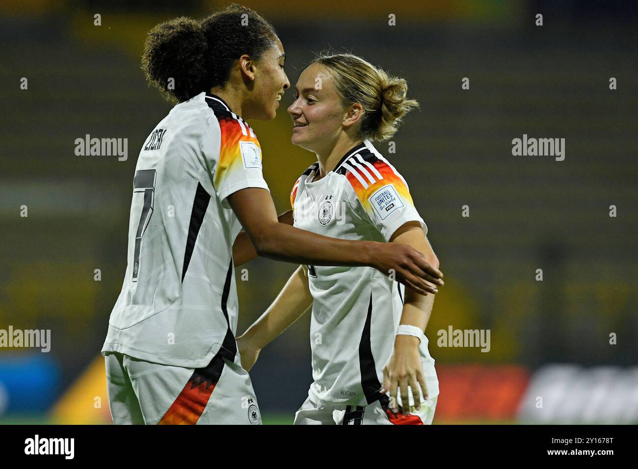 Estadio Metropolitano de Techo Sofie Zdebel aus Deutschland feiert ihr Tor mit Cora Zicai während des Spiels zwischen Deutschland und Nigeria, für die zweite Runde der Gruppe D der FIFA U-20-Frauen-Weltmeisterschaft Kolumbien 2024, im Estadio Metropolitano de Techo, diesen Mittwoch 04. 30761 (Julian Medina/SPP) Stockfoto