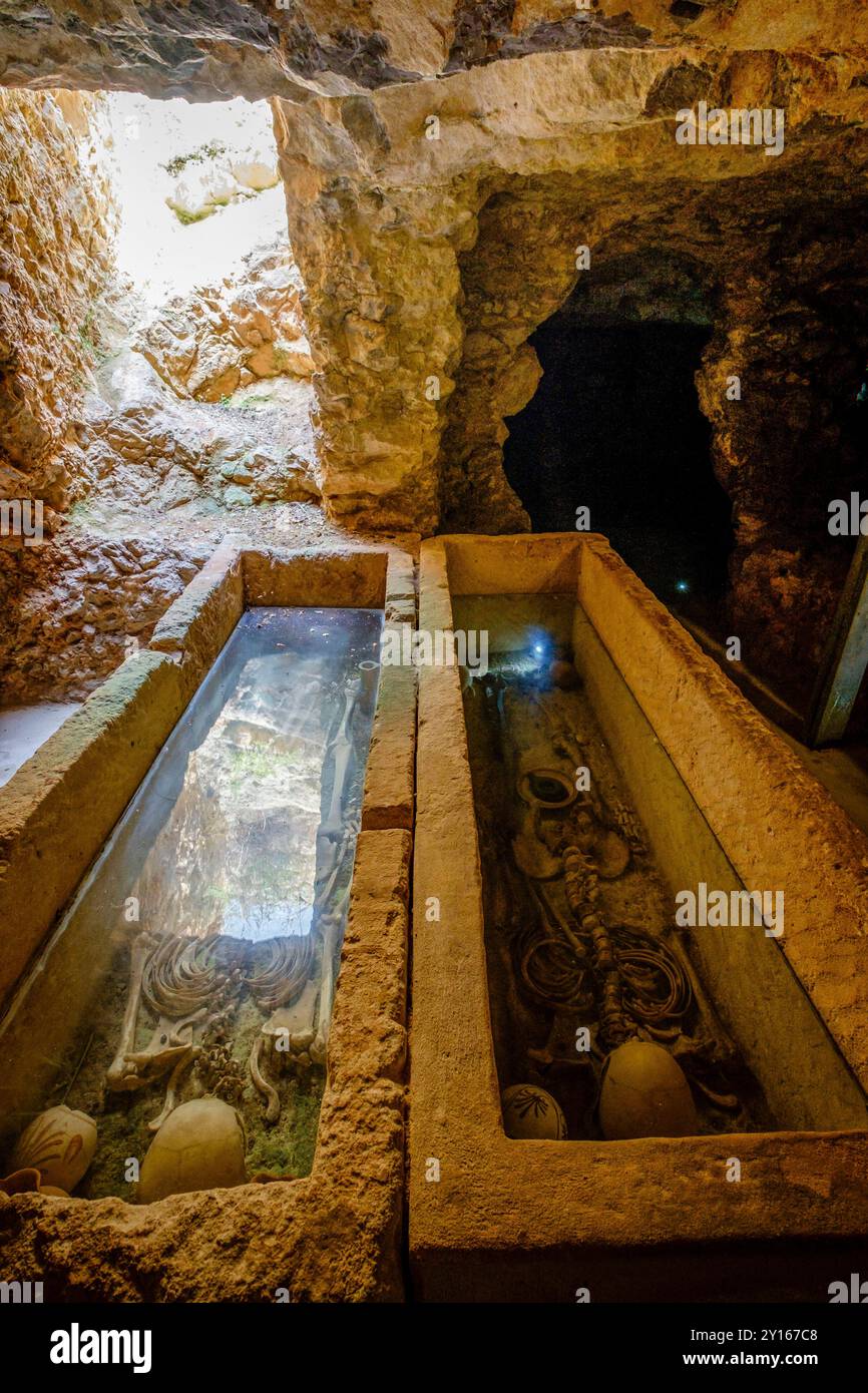 hypogäum, punische Nekropole Puig des Molins, Archäologisches Museum von Ibiza und Formentera, Weltkulturerbe „Ibiza, Biodiversität und Kultur“, Ibiza, Balearen, Spanien. Stockfoto