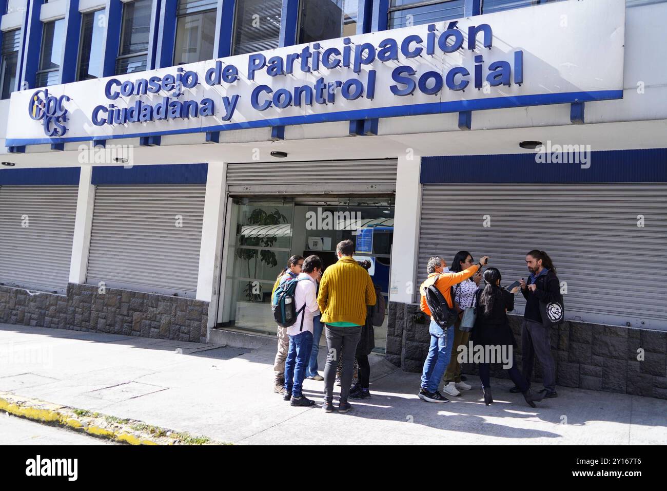 VEEDURIA LIEFERT BERICHT ÜBER YASUNI Quito 5. September 2024 die Veeduria, um den Prozess zu überwachen, Block 43 Rohöl in Yasuni auf unbestimmte Zeit im Boden zu halten, liefert ihren Teilbericht an die Büros des Consejo de Participacion Ciudadana y Control Social API DANIEL MOLINEROS Quito Pichincha Ecuador POL VEEDURIA DELIVES BERICHT ÜBER YASUNI 15ff0f0f0f023b3f0f0d423b333f4f41f44001 Stockfoto