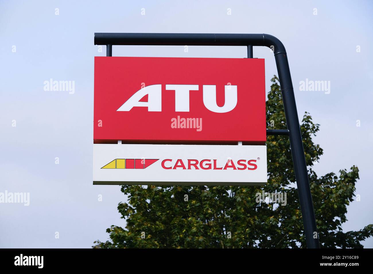 Düsseldorf 05.09.2024 ATU A.T.U. Autoteile Unger KFZ-Werkstatt Auto Reparatur Carglass Düsseldorf Nordrhein-Westfalen Deutschland *** Düsseldorf 05 09 2024 ATU A T U Autoteile Unger KFZ Werkstatt Auto Reparatur Carglass Düsseldorf Nordrhein Westfalen Deutschland Stockfoto