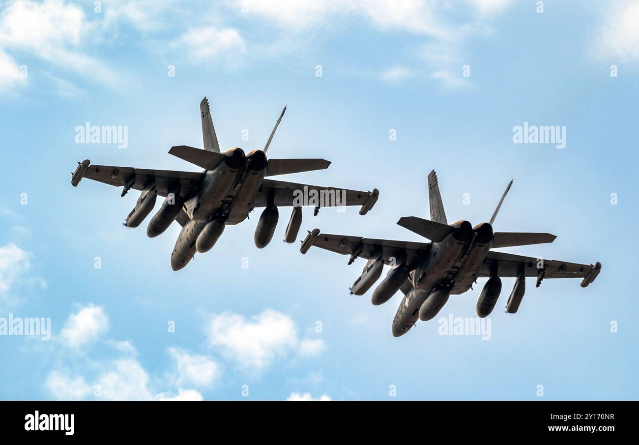 US Navy Boeing EA-18G Growler elektronische Kriegsflugjets von VAQ-142 im Flug während der NATO-Übung Air Defender 23. Hohn, Deutschland - 15. Juni 2023 Stockfoto