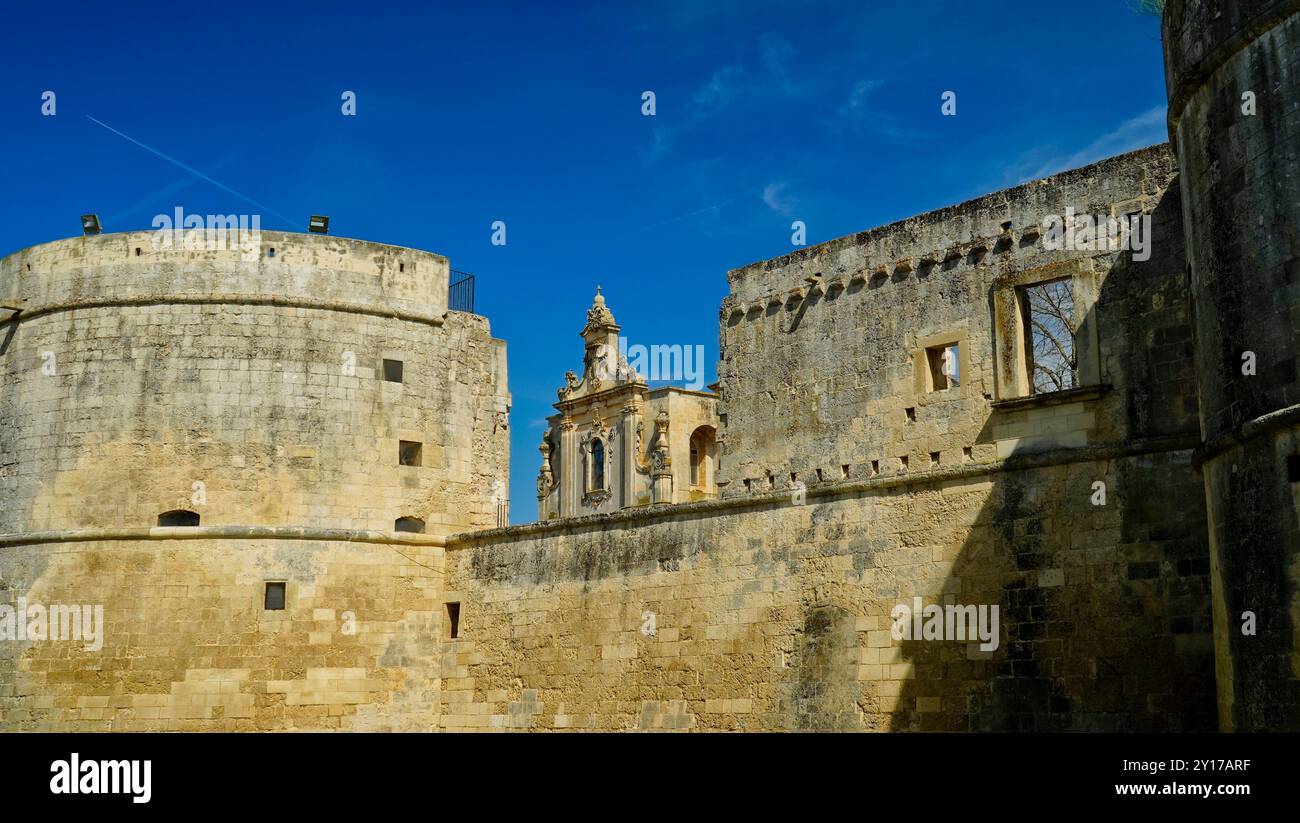 Platz und Schloss von Palmariggi, Salento, Provinz Lecce, Apulien, Italien Stockfoto