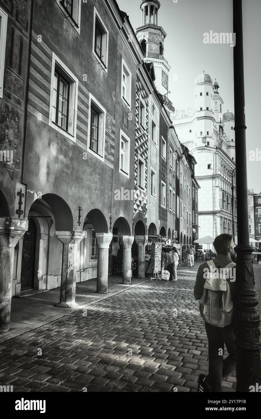 Historische Altstadtstraße in Schwarz-weiß-Warschau, Polen Stockfoto