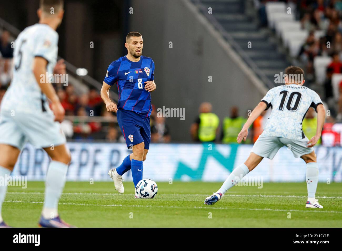 Lissabon, Portugal. September 2024. Mateo Kovacic aus Kroatien kontrolliert den Ball beim Spiel der Gruppe A1 der UEFA Nations League zwischen Portugal und Kroatien im Estadio do SL Benfica in Lissabon, Portugal, am 5. September 2024. Foto: Joao Rico/PIXSELL Credit: Pixsell/Alamy Live News Stockfoto