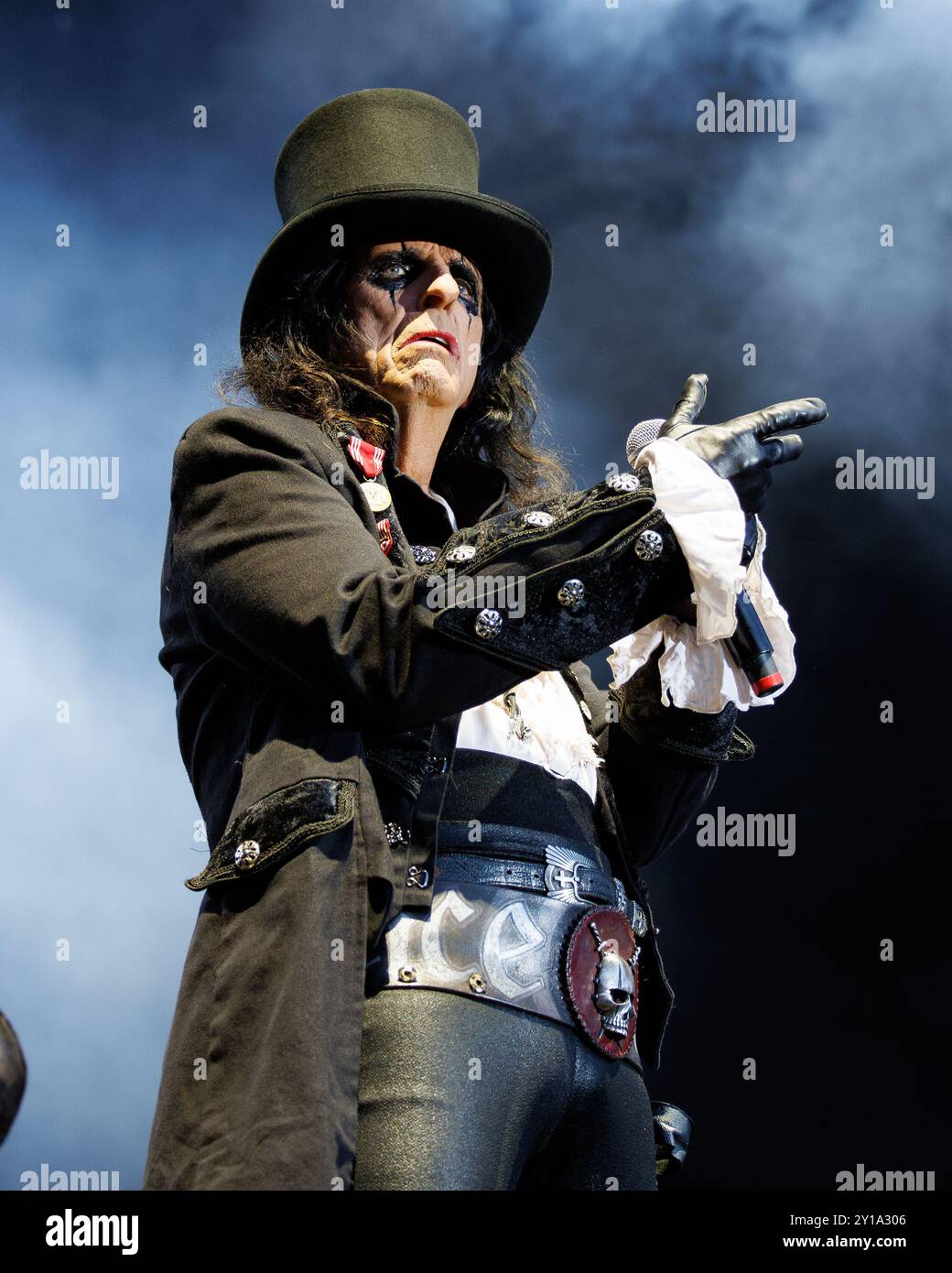 BARCELONA, SPANIEN - 28. Juni 2024: Alice Cooper tritt auf der Bühne im Poble Espanyol auf. Stockfoto