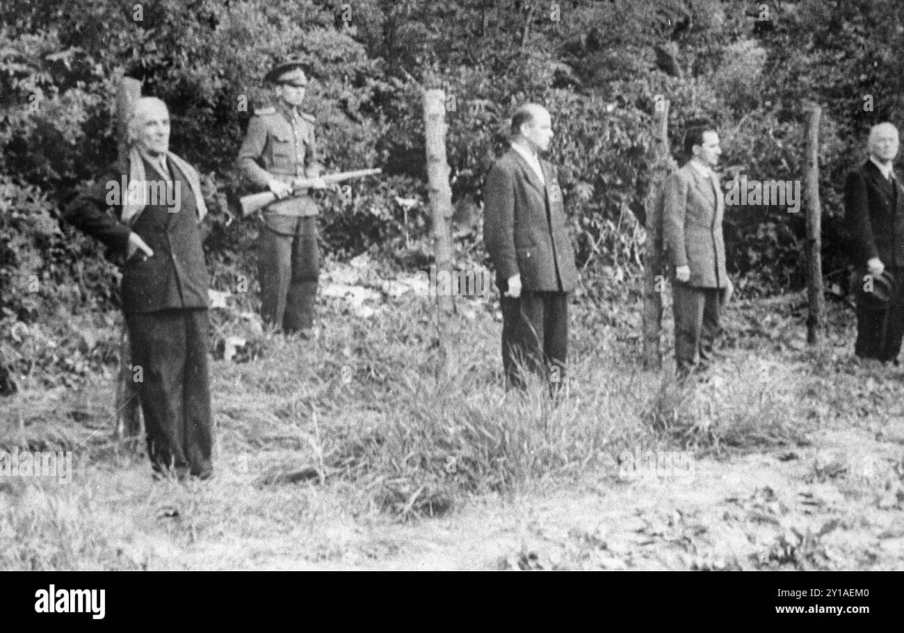 Die Hinrichtung von Marshall Ion Antonescu, ehemaliger Diktator Rumäniens (1940–1944) im Gefängnis Fort Jilava in einem Vorort von Bukarest. Er wurde am !St Juni 1946 hingerichtet, zusammen mit drei anderen: Mihai Antonescu (ehemaliger Vizepräsident und Außenminister), Gheorge Alexianu (ehemaliger Gouverneur von Transnistrien) und General C.Z. Vasiliu (ehemaliger stellvertretender Innenminister und Leiter der Gendarmerie). Drei Wochen nach der Machtübernahme sagte Ion Antonescu, dass die Lösung der "jüdischen Frage" sein dringendes Anliegen sei und dass er sich von der großen jüdischen Präsenz "heimgesucht" sehe Stockfoto