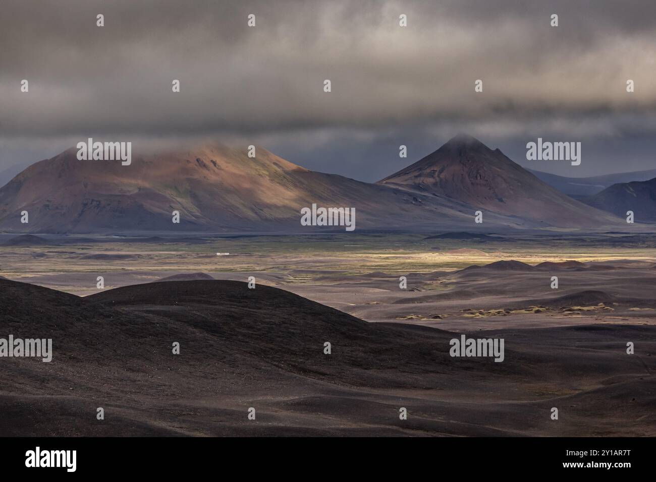 Karge vulkanische Landschaft, Wolken, Sommer, Moedrudalur, Nord-Island, Island, Europa Stockfoto