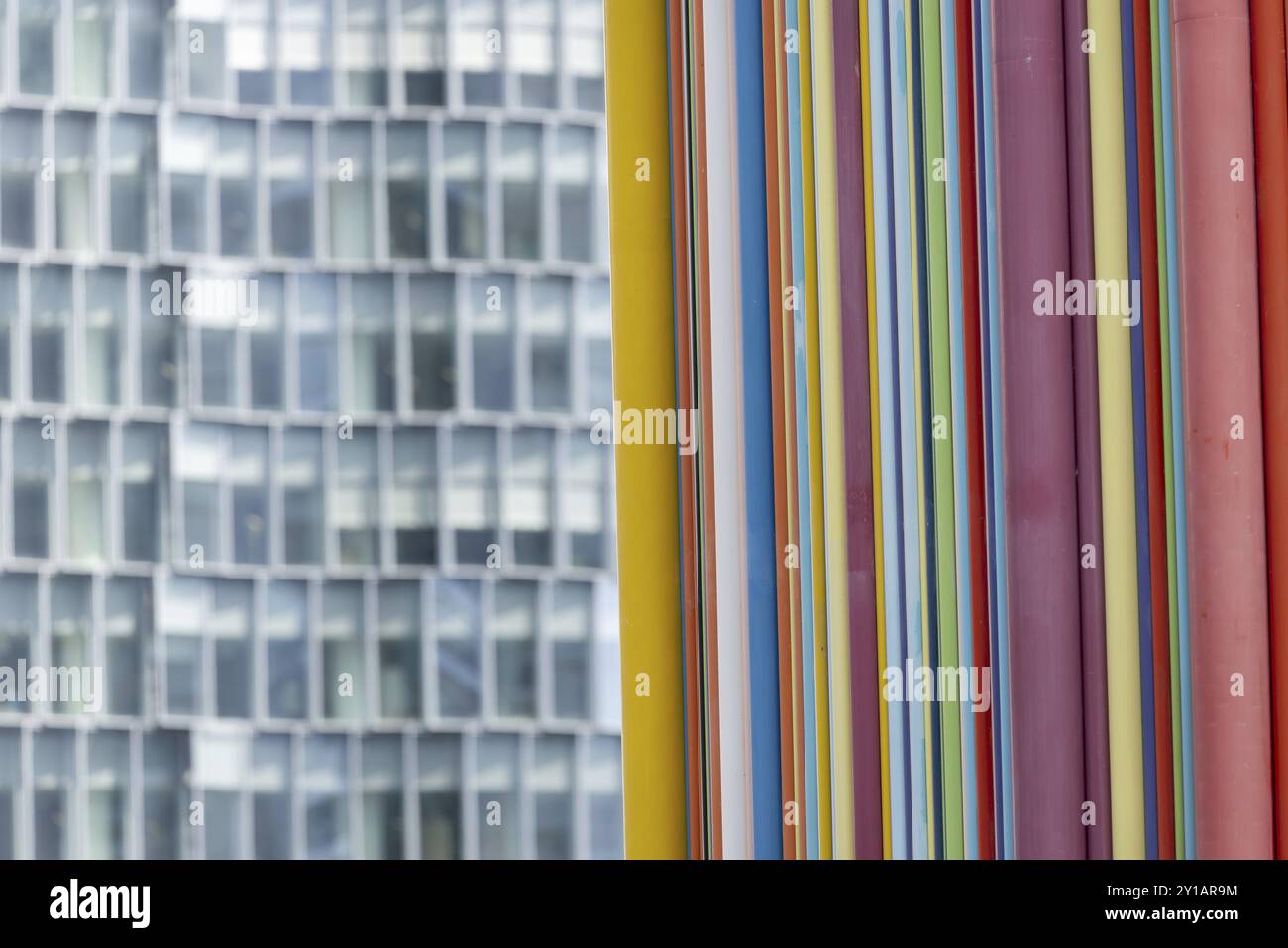 Le Moretti Tubes, Lüftungsturm, entworfen vom Künstler Raymond Moretti, La Defence, größter Büroblock Europas, Paris, Ile-de-France, Franc Stockfoto