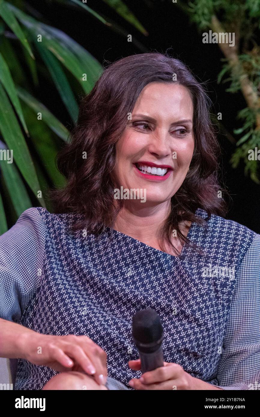 Austin Texas USA, 5. September 2024: GRETCHEN WHITMER, Gouverneur von Michigan, hält eine Festrede an ein voll bepacktes Haus im Austin's Paramount Theater, um das Texas Tribune Festival 2024 zu eröffnen. Der Interviewer Evan Smith fragte Whitmer nach ihrer Wahlvorhersage in ihrem Schlüsselswing-Zustand und wie sie mit der Spaltung ihrer Wahlkreise umgeht. Quelle: Bob Daemmrich/Alamy Live News Stockfoto