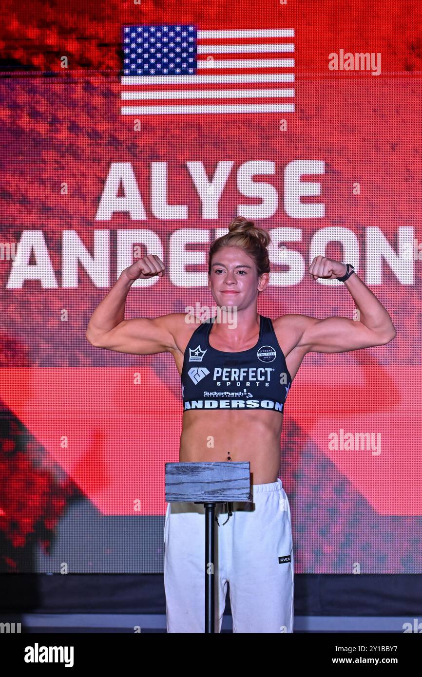 Denver, CO, USA. September 2024. MMA-Kämpfer Alyse Anderson posiert während der zeremoniellen Wiege und des Faceoff für die One 168 Championship im Sheraton Hotel in Denver, CO. Foto: Kevin Langley/Sports South Media/CSM/Alamy Live News Stockfoto