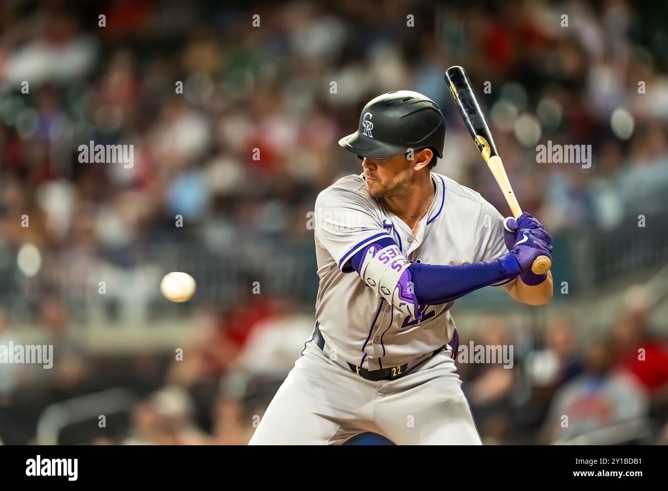 Marietta, GA, USA. September 2024. Nolan Jones (22) schlägt im Truist Park in Marietta, Georgia gegen die Atlanta Braves. Die Rockies gewinnen die Braves mit 3:1. (Kreditbild: © Walter G. Arce Sr./ASP via ZUMA Press Wire) NUR REDAKTIONELLE VERWENDUNG! Nicht für kommerzielle ZWECKE! Stockfoto