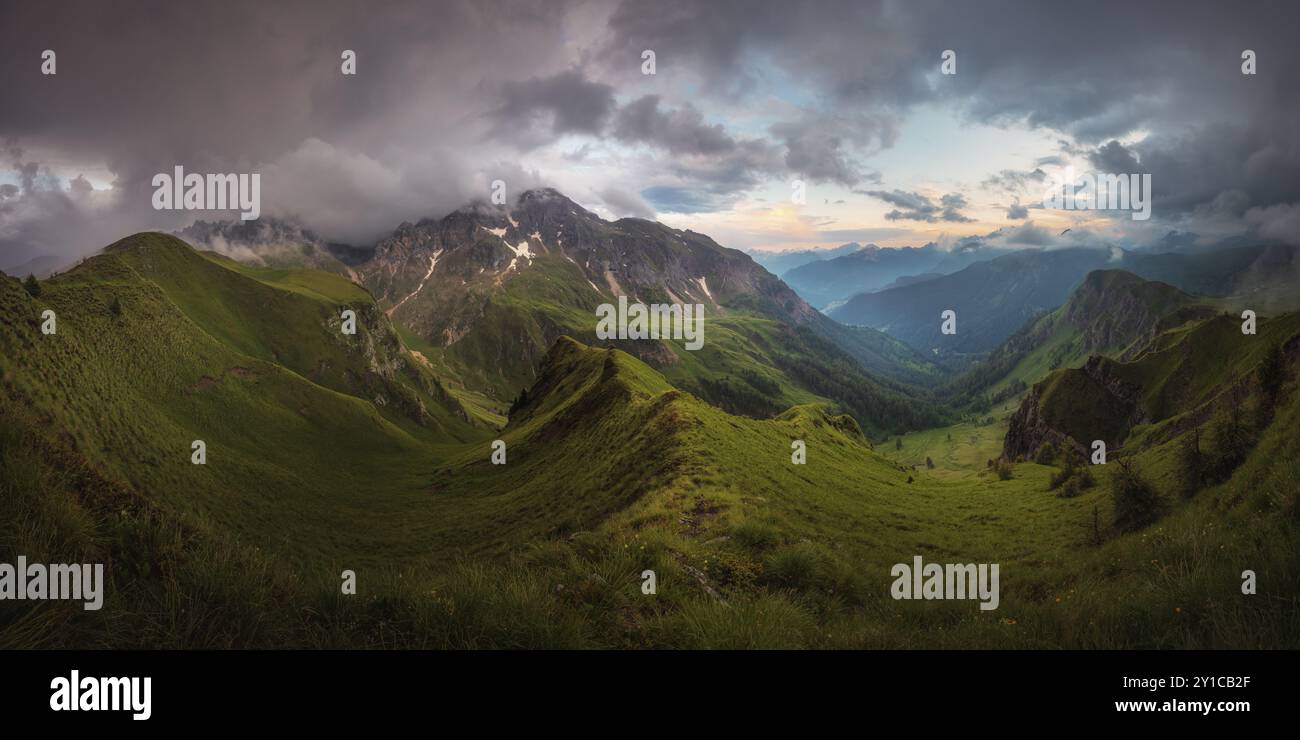 Panoramic Misty mountain landscape Giau Pass Stockfoto