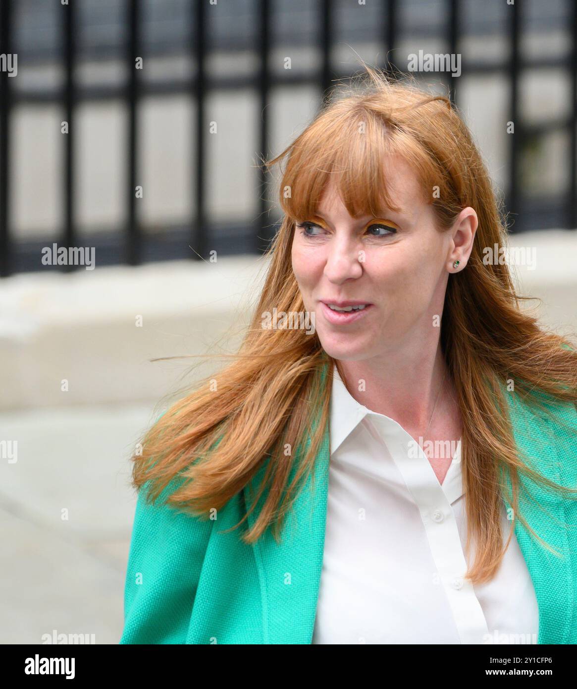Angela Rayner Parlamentsabgeordnete - stellvertretende Premierministerin und Staatssekretärin für Nivellierung, Wohnungsbau und Gemeinschaften - in Downing Street als neue Premierministerin Si Stockfoto