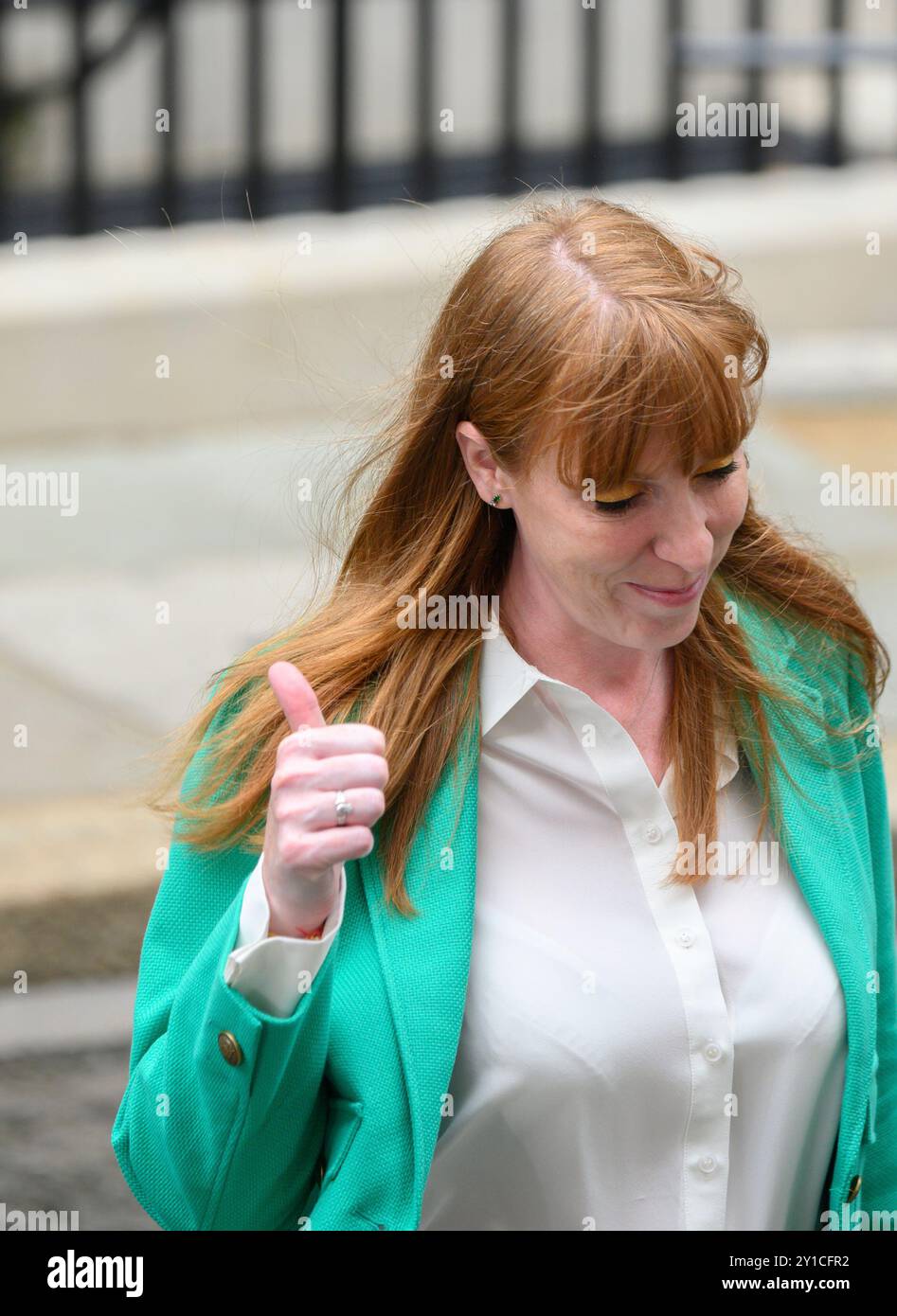 Angela Rayner Parlamentsabgeordnete - stellvertretende Premierministerin und Staatssekretärin für Nivellierung, Wohnungsbau und Gemeinschaften - in Downing Street als neue Premierministerin Si Stockfoto