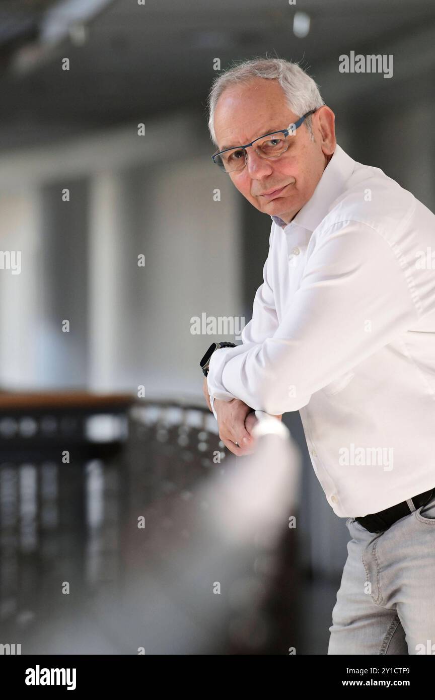 Michael Vassiliadis bei einem Interview- und Fototermin im IG BCE Hauptsitz. Hannover, 15.07.2024 *** Michael Vassiliadis bei einem Interview und einer Fotosession am IG BCE-Hauptsitz in Hannover, 15 07 2024 Foto:Xn.xHeuselx/xFuturexImagex vassiliadis 4701 Stockfoto