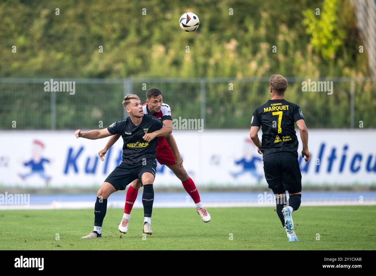 05.09.2024, Fussball: Benefiz Blitz Turnier 2024 des FVM, Saison 2024/2025, im Sportpark Nord in Bonn. ZWEIKAMPF zwischen Ismail Harnafi (TSV Alemannia Aachen, #27) und Kevin Pytlik (Viktoria Köln, #04). Davor Sascha Marquet (TSV Alemannia Aachen, #07). Foto: Kirchner-Media/TH Stockfoto