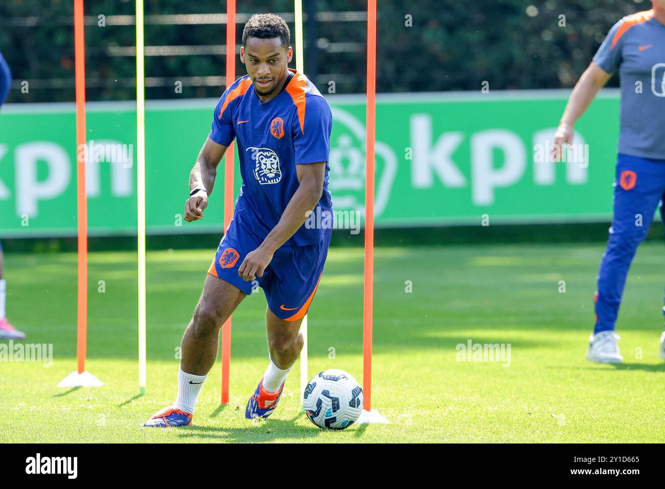 Zeist, Niederlande. September 2024. ZEIST, NIEDERLANDE - 6. SEPTEMBER: Quinten Timber of the Netherlands während einer Trainingssitzung der niederländischen Fußballmannschaft vor dem Spiel der UEFA Nations League zwischen den Niederlanden und Bosnien und Herzegowina auf dem KNVB-Campus am 6. September 2024 in Zeist, Niederlande. (Foto: Broer van den Boom/Orange Pictures) Credit: dpa/Alamy Live News Stockfoto