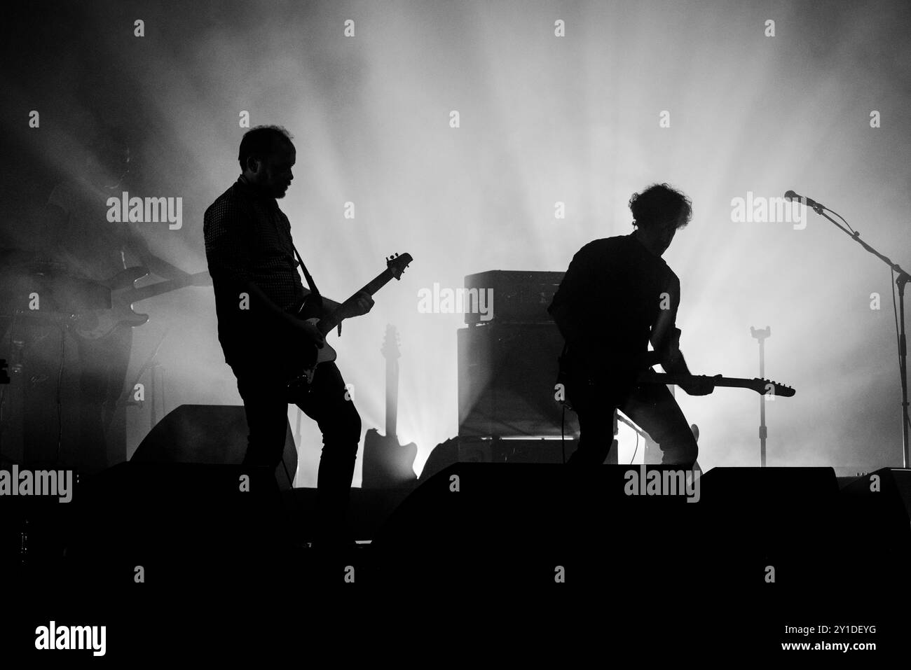 EXPLOSIONS IN THE SKY, KONZERT, 2024: Die instrumentale Rockband Explosions in the Sky Headline The Far Out Stage. Tag des Green man Festivals 2024 im Glanusk Park, Brecon, Wales am 18. August 2024. Foto: Rob Watkins. INFO: Explosions in the Sky ist eine US-amerikanische Instrumental-Rock-Band, die für ihre weitläufigen, emotionalen Soundlandschaften bekannt ist. Ihre Musik verbindet Post-Rock mit filmischen Elementen, bietet hochragende Gitarren und dynamische Crescendos, die atmosphärische Tracks schaffen, die tiefe emotionale Resonanz und Introspektion hervorrufen. Stockfoto