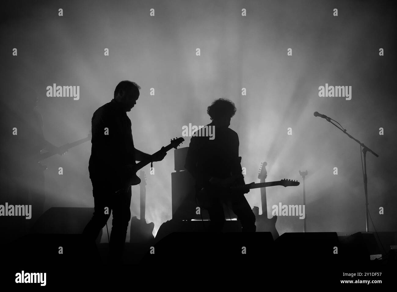 EXPLOSIONS IN THE SKY, KONZERT, 2024: Die instrumentale Rockband Explosions in the Sky Headline The Far Out Stage. Tag des Green man Festivals 2024 im Glanusk Park, Brecon, Wales am 18. August 2024. Foto: Rob Watkins. INFO: Explosions in the Sky ist eine US-amerikanische Instrumental-Rock-Band, die für ihre weitläufigen, emotionalen Soundlandschaften bekannt ist. Ihre Musik verbindet Post-Rock mit filmischen Elementen, bietet hochragende Gitarren und dynamische Crescendos, die atmosphärische Tracks schaffen, die tiefe emotionale Resonanz und Introspektion hervorrufen. Stockfoto