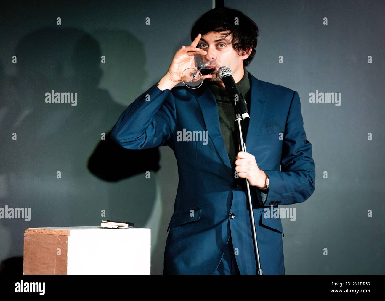 Marcel Lucont, Stand Up Comedian, Balls Out Comedy Club, Southend-on-Sea, Essex © Clarissa Debenham (Film Free Photography) / Alamy Stockfoto