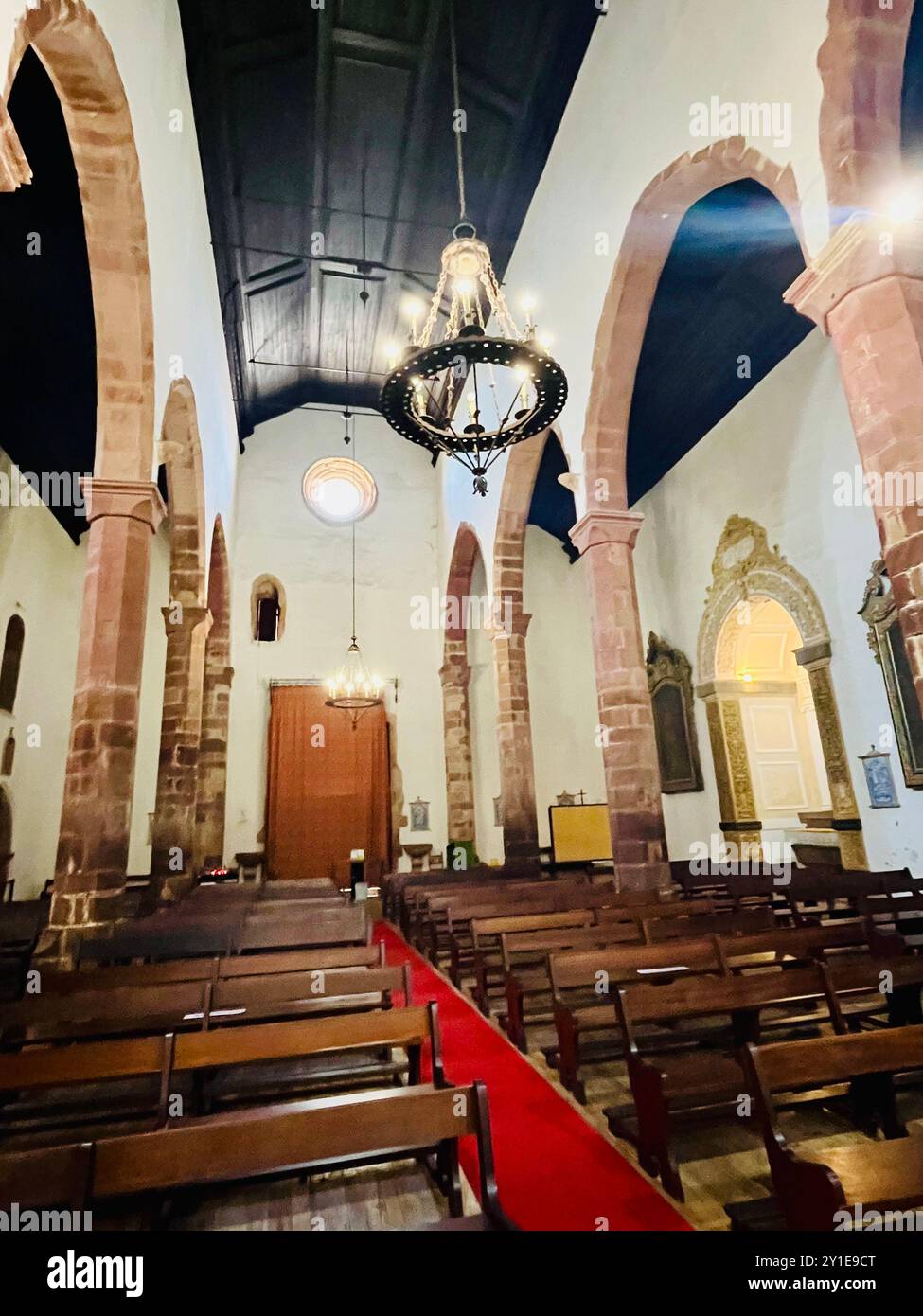 Das Innere der Silves Kathedrale, der Kathedrale und der ehemaligen Moschee in Silves, Region Algarve, Südportugal. Stockfoto