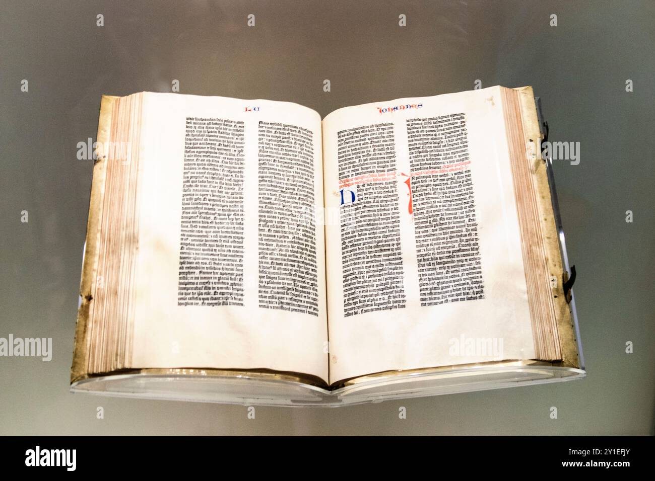 Eine Gutenberg-Bibel in der Library of Congress, Washington, DC; Virginia USA Stockfoto