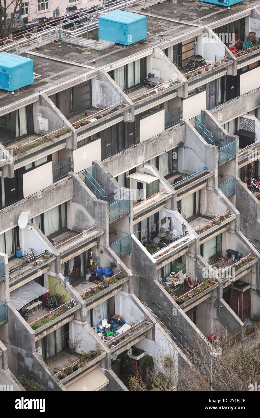 Fassade des Anwesens der Alexandra Road, brutalistische Architektur in London, England Stockfoto