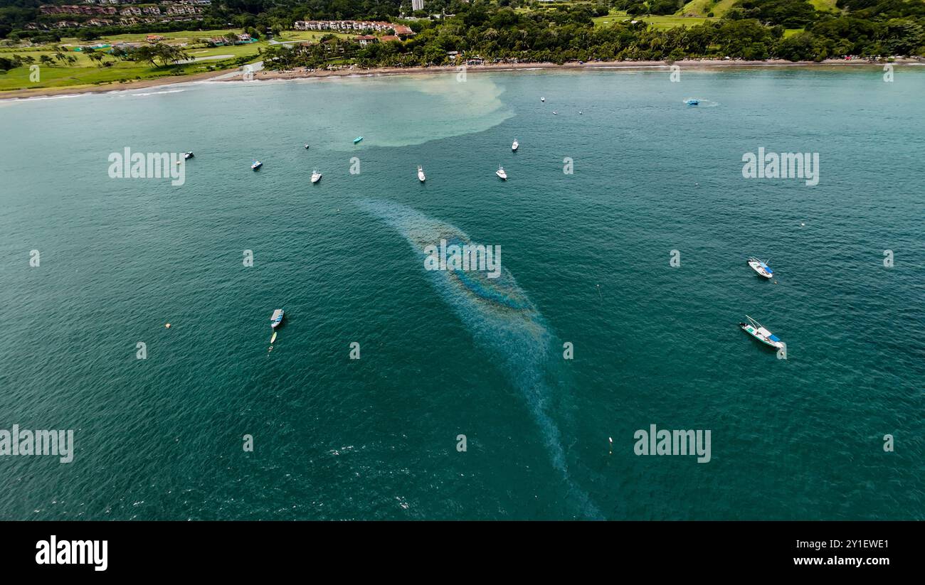 Wunderschöner Blick auf die Mariana in Herradura Beach 'Mariana Los Sueños' in Costa Rica, mit Luxusbooten und Yachten Stockfoto