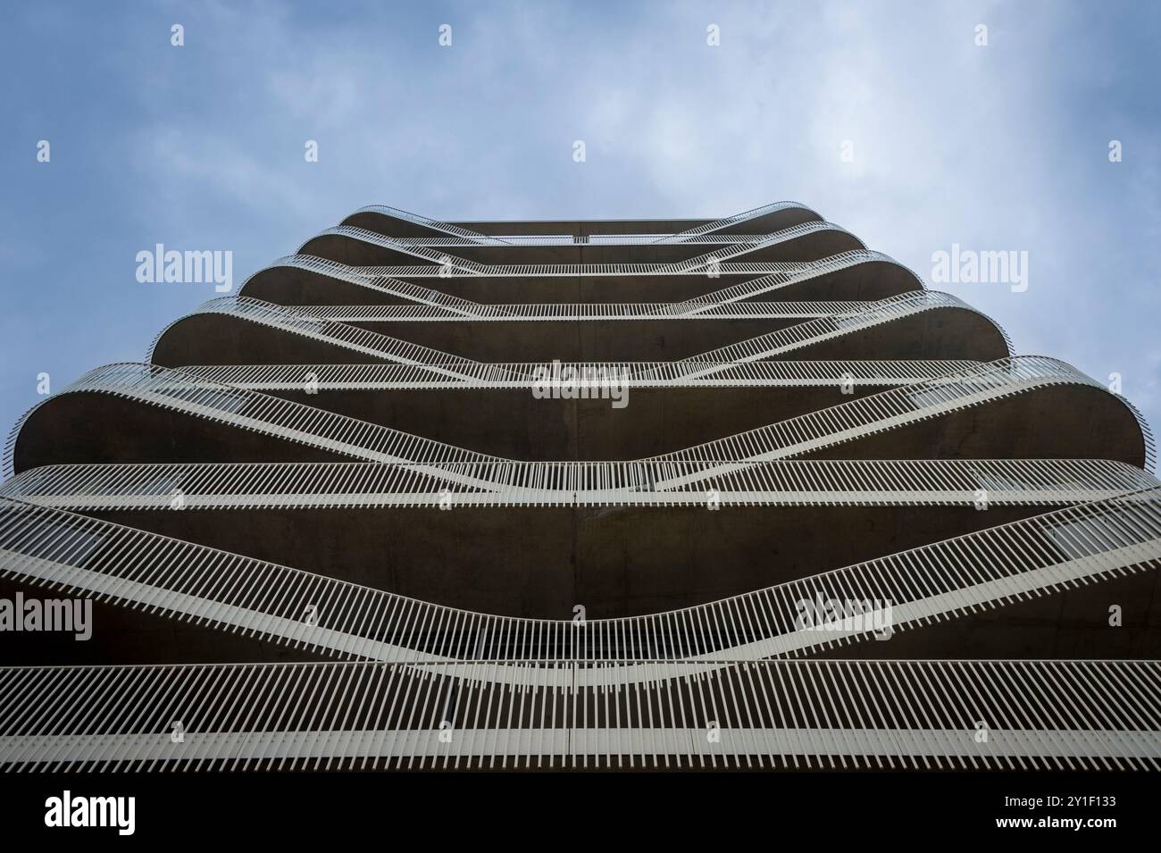 Block moderner Apartments mit Blick nach oben Stockfoto