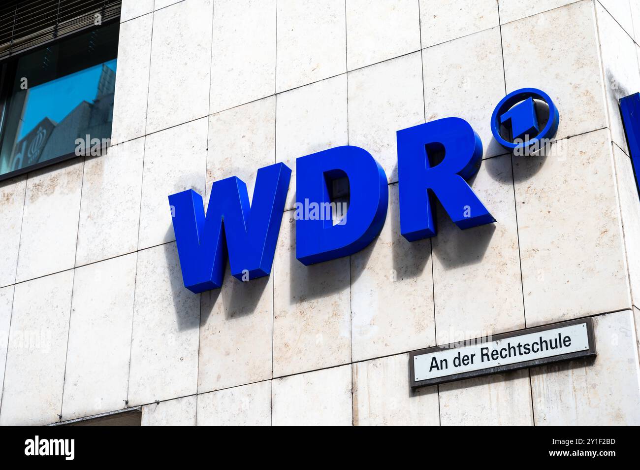 Köln, Nordrhein-Westfalen, Deutschland, 25. Juli 2024 - Zeichen des WDR-Rundfunks Stockfoto