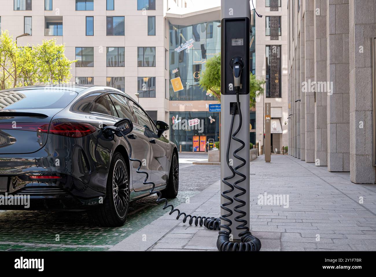 Ladestation für EV-Autos, Ladestation für Elektrofahrzeuge zum Laden der EV-Batterie, Stecker für Fahrzeug mit Elektromotor Stockfoto