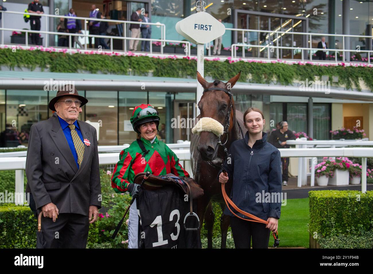 Ascot, Berkshire, Großbritannien. September 2024. TERRIES ROYALE, geritten von Amateur Jockey Miss Serena Brotherton, gewinnt die LK Bennett Lady Amateur Jockeys Handicap Stakes (Klasse 4) (für weibliche Amateur Jockeys) beim Big Food and Festival Weekend unterstützt von Chapel Down auf der Ascot Racecourse in Berkshire. Trainer Michael Appleby, Besitzer Wayne Brackstone und Steve Whitear. Quelle: Maureen McLean/Alamy Live News Stockfoto