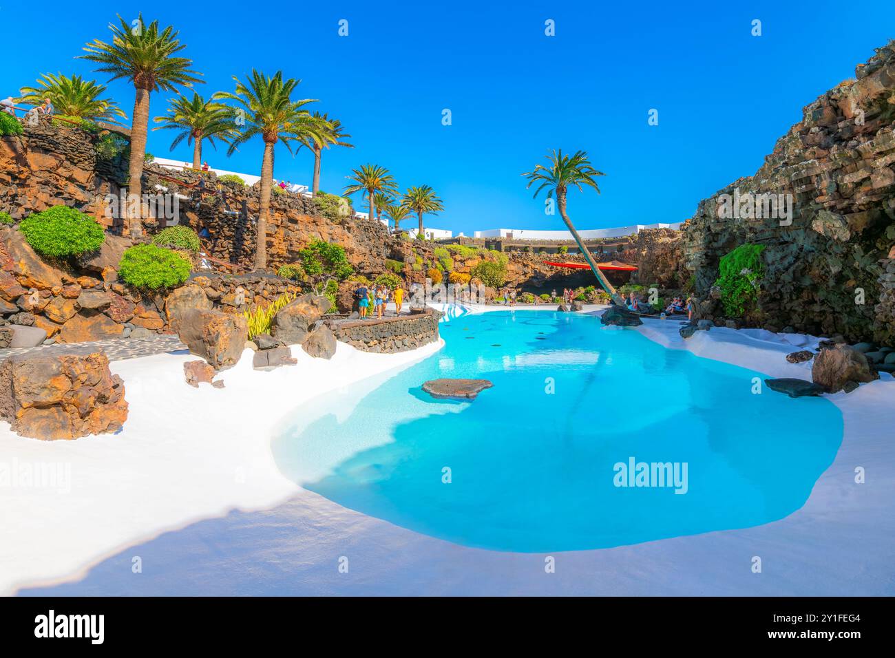 Das Schwimmbad auf dem Gelände des César Manrique Volcano House in der Nähe der Atlantikküste von Haria Spanien auf der Kanarischen Insel Lanzarote Stockfoto