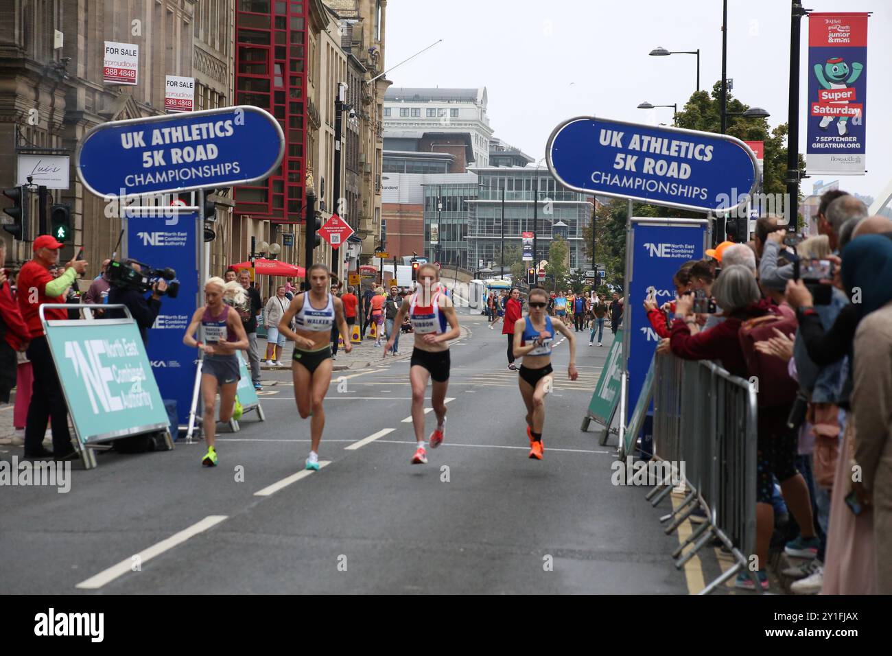 Der Great North Run 5k findet am Freitag auf Newcastle und Gateshead statt, an dem Bürgermeister Kim McGuinness teilnahm. Newcastle Upon Tyne, Großbritannien, 6. September 2024, Credit: DEW/Alamy Live News Stockfoto