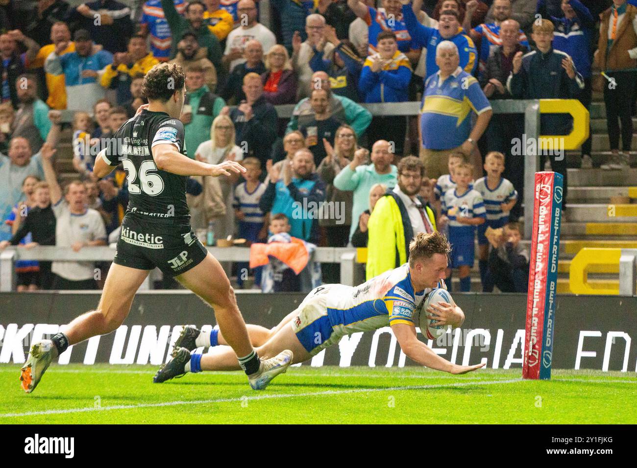 Alfie Edgell ( 29 ) von Leeds Rhinos geht zum dritten Mal rüber Stockfoto