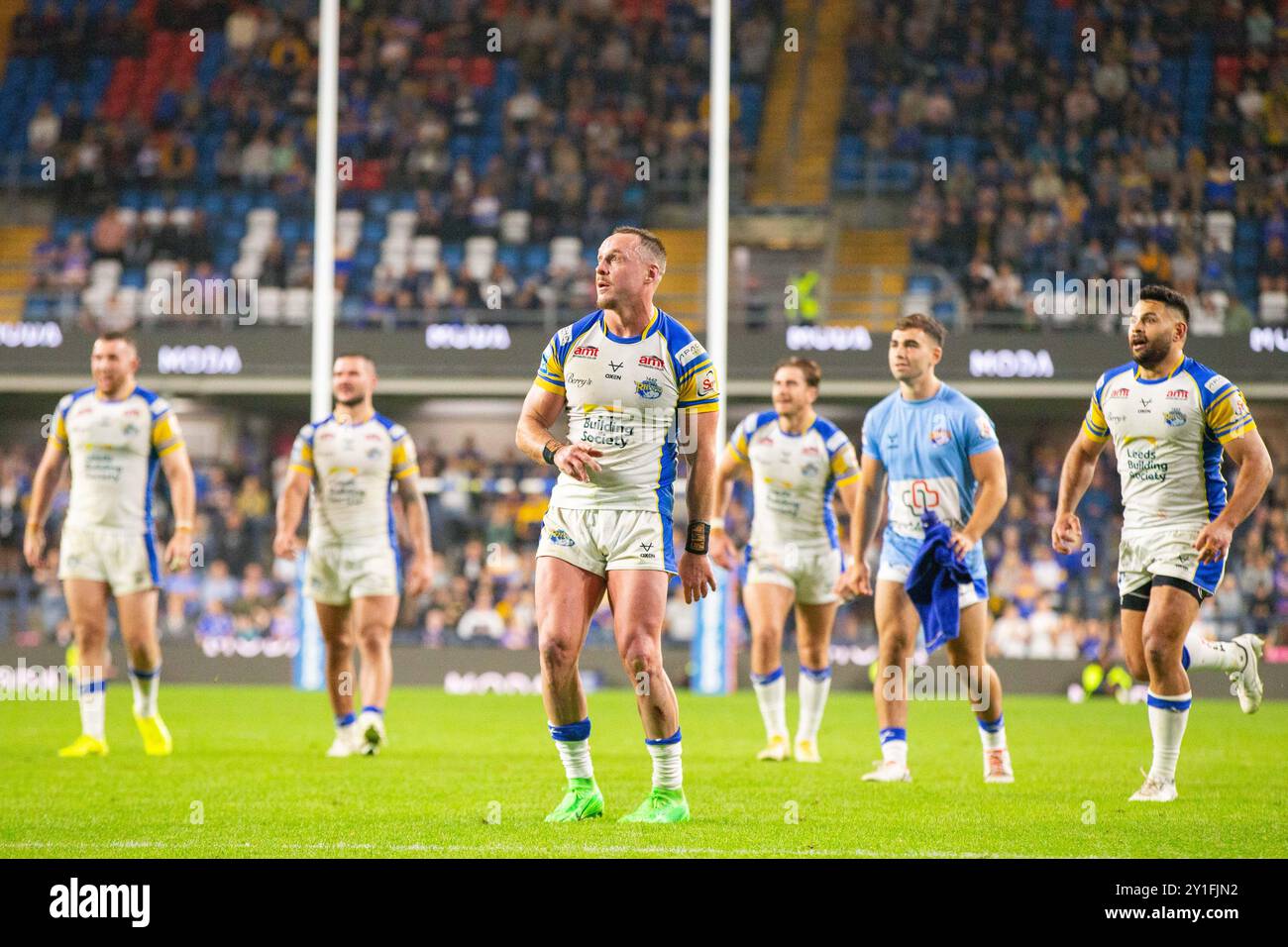 James Donaldson ( 25 ) von Leeds Rhinos konvertiert in seinem letzten Heimspiel Stockfoto