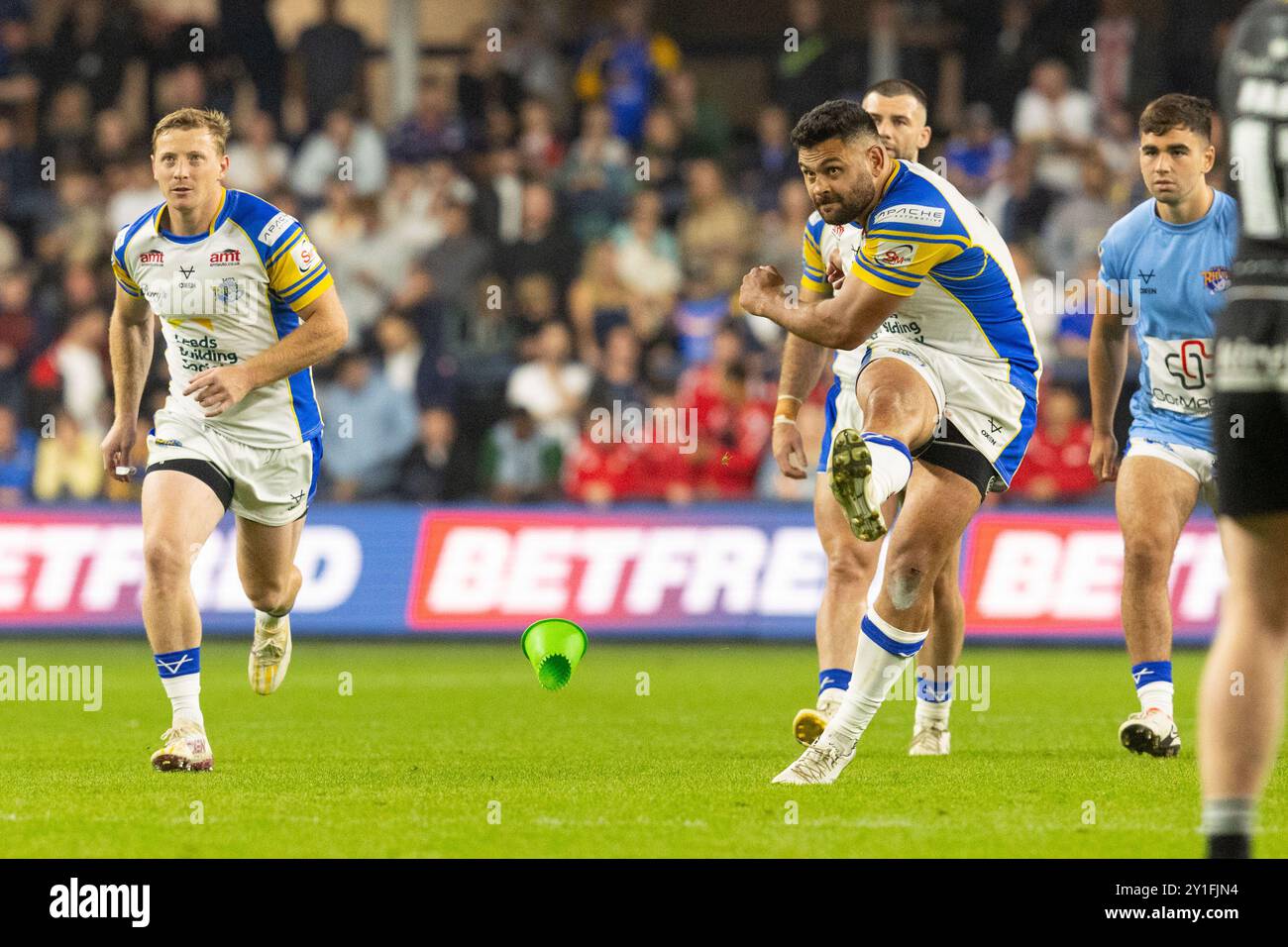 Rhyse Martin ( 12 ) von Leeds Rhinos konvertiert Stockfoto