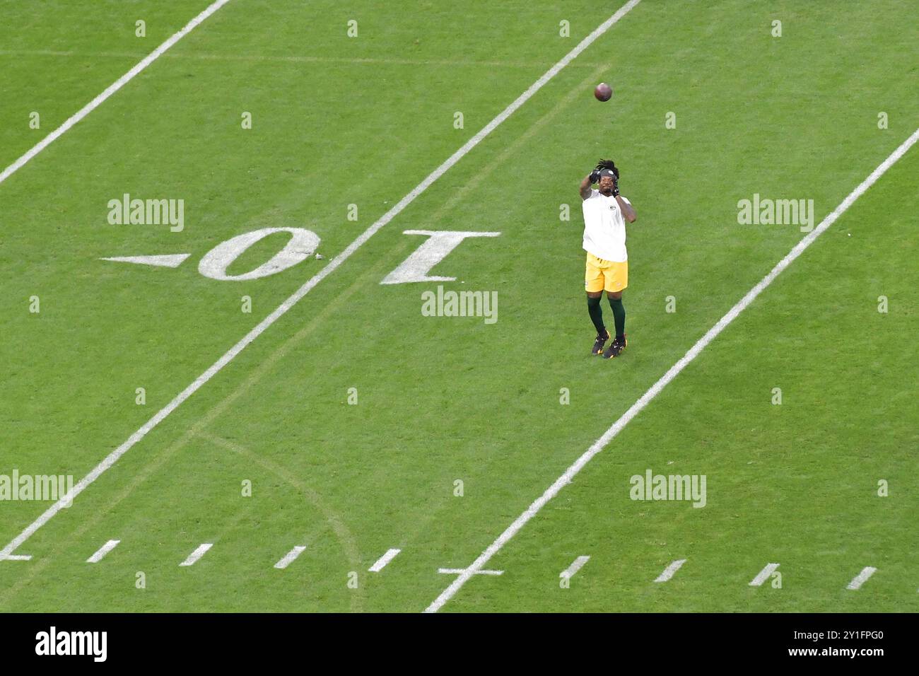 September 2024, Sao Paulo, SÃ Paulo, Brasilien, Brasilien: die Spieler wärmen sich vor einem NFL-Spiel zwischen den Green Bay Packers und den Philadelphia Eagles in der Arena Corinthians am 6. September 2024 in Sao Paulo auf. (Foto: Leandro Bernardes/PxImages) (Foto: © Leandro Bernardes/PX Imagens via ZUMA Press Wire) NUR ZUR REDAKTIONELLEN VERWENDUNG! Nicht für kommerzielle ZWECKE! Stockfoto