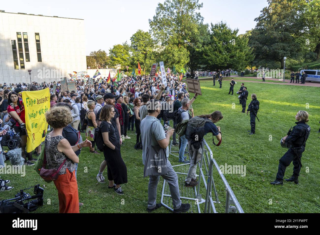 Proteste gegen einen sogenannten Bürgerdialog der AfD in der Philharmonie Essen haben die Mitarbeiter des Essener Theaters und der Philharmonie aufgerufen Stockfoto