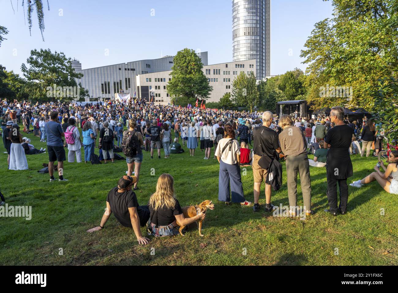 Proteste gegen einen sogenannten Bürgerdialog der AfD in der Philharmonie Essen haben die Mitarbeiter des Essener Theaters und der Philharmonie aufgerufen Stockfoto