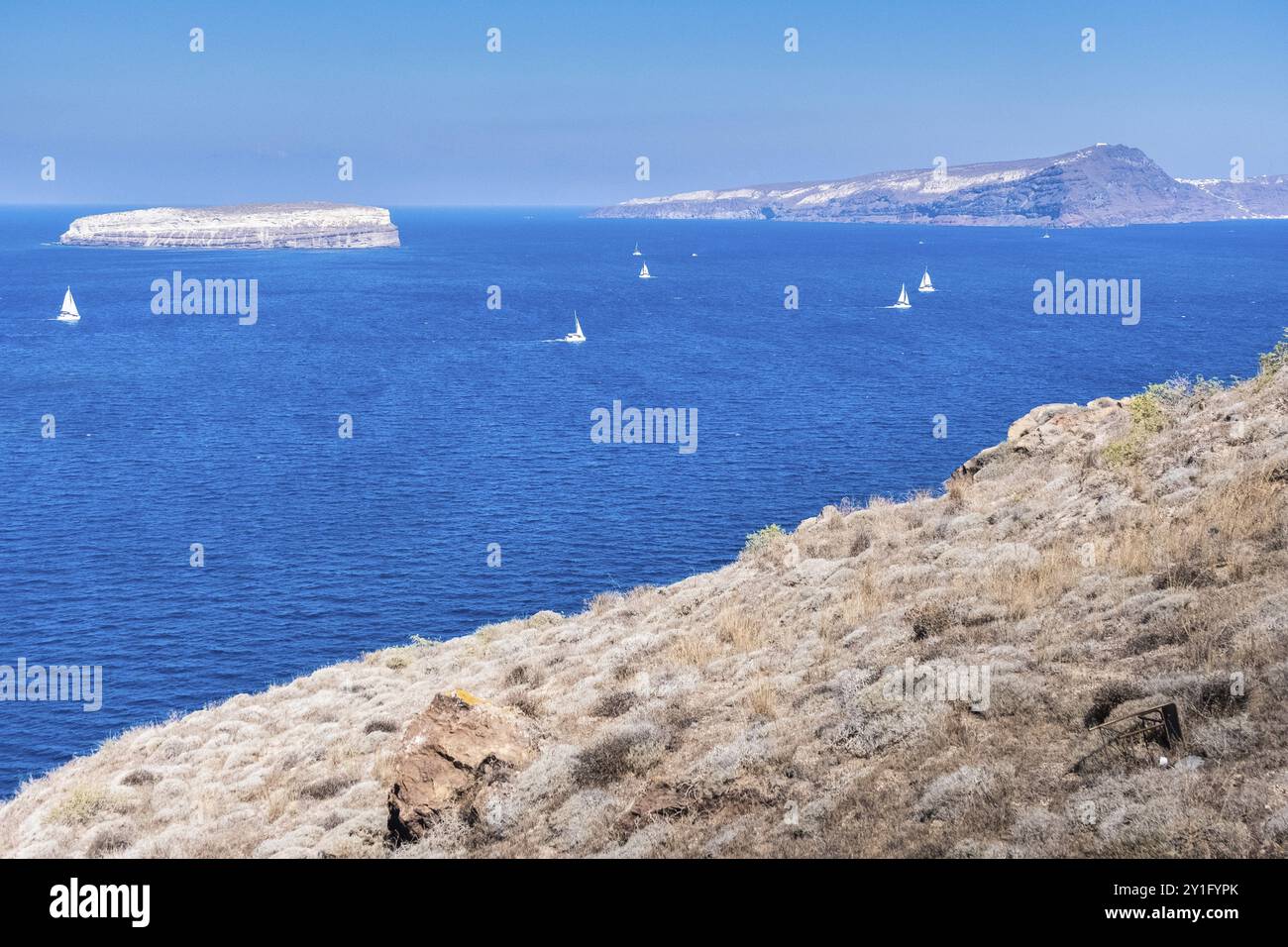 Santorini ist eine griechische Insel der Kykladen in der Ägäis, die Insel ist eigentlich eine Gruppe von Inseln bestehend aus Thira, Thirassia, Aspronissi, P Stockfoto