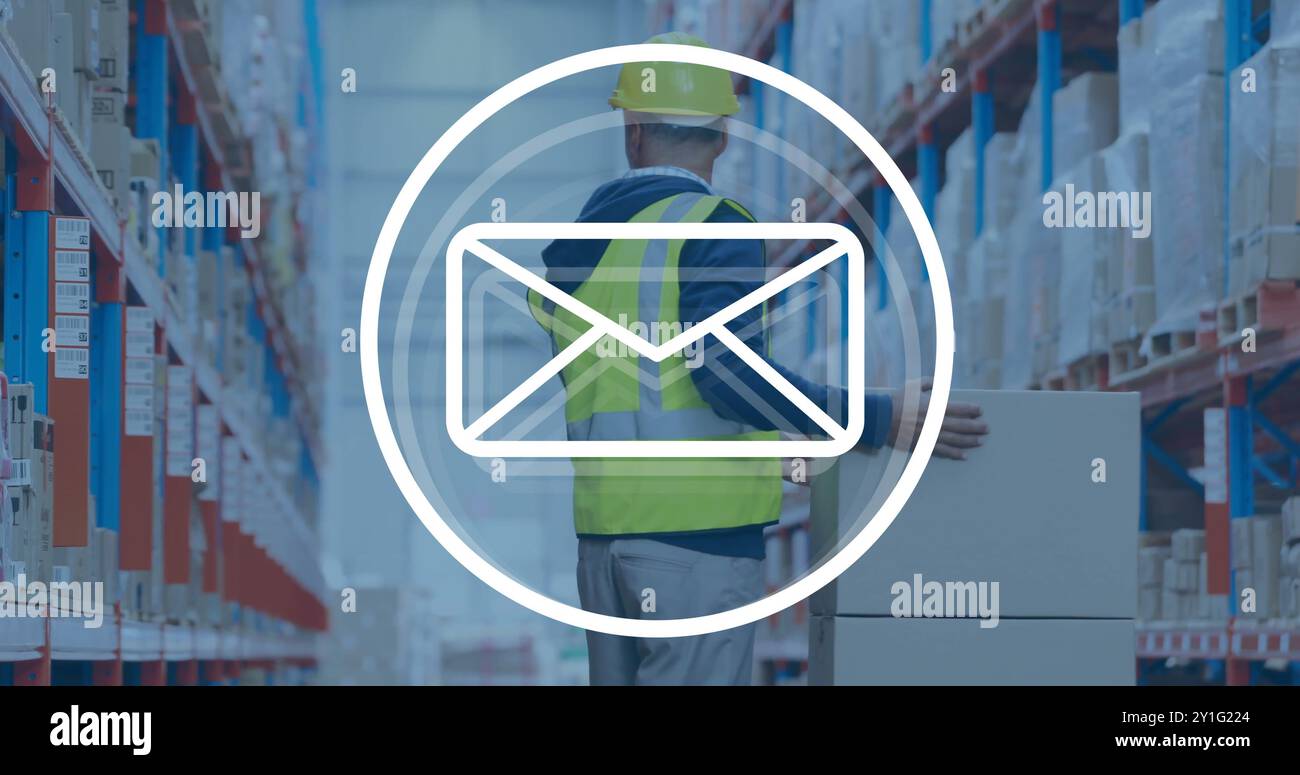 Abbildung: Umschlagsymbol über männlichem Arbeiter im Lager Stockfoto