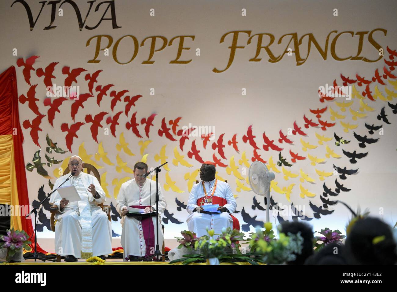 **NO LIBRI** Papua-Neuguinea, Port Moresby, 2024/9/7. Papst Franziskus während seines Besuchs an der Caritas Technical Secondary School in Port Moresby, Papua-Neuguinea Foto von VATIKANISCHEN MEDIEN / Katholisches Pressefoto Stockfoto