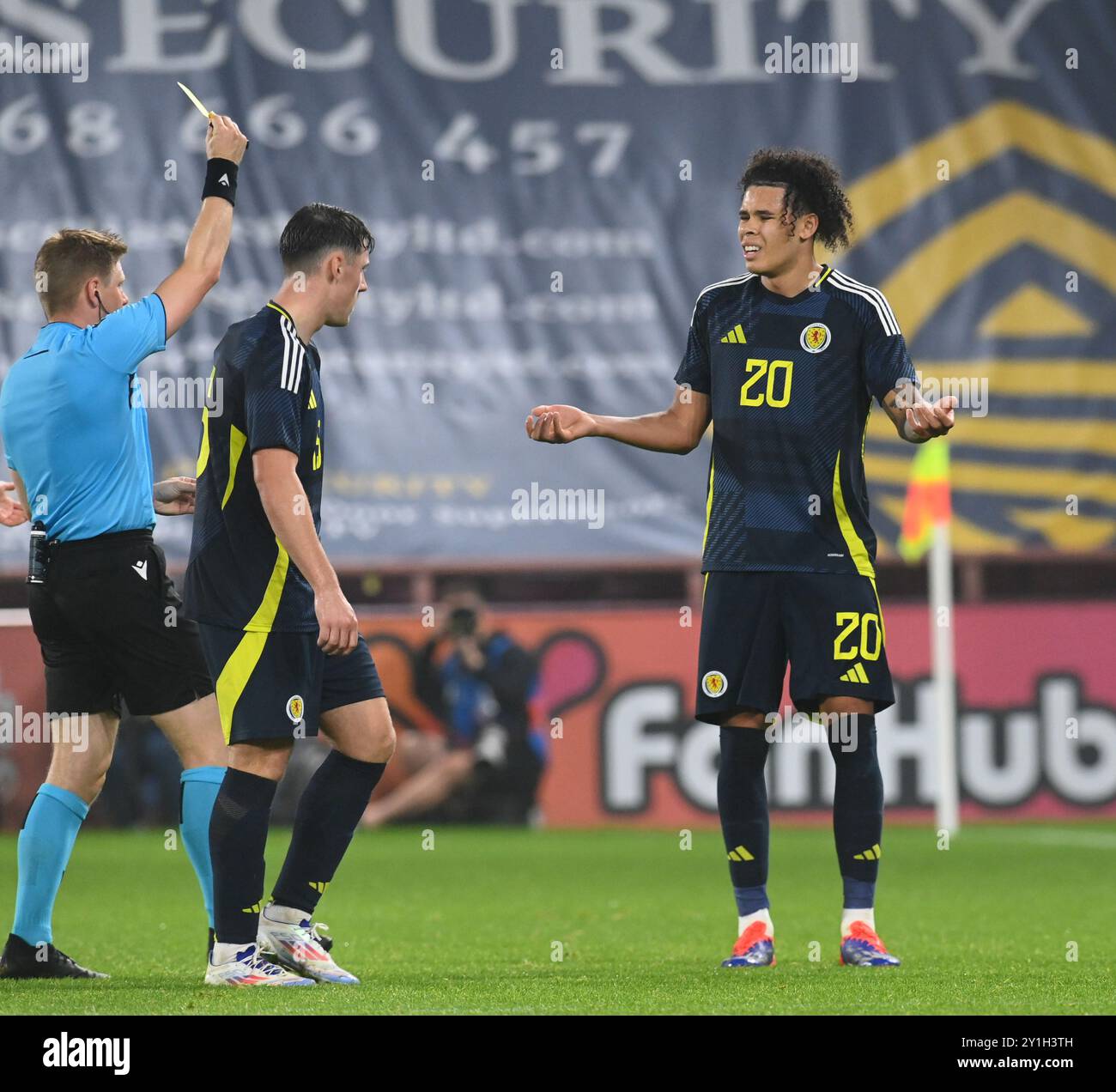 . Qualifikation zur UEFA-U21-Meisterschaft Schottland gegen Spanien. , . Tynecastle Park, Edinburgh. Scotland U21 Buchung für Jeremiah Mullen von (Leeds Utd) Credit: eric mccowat/Alamy Live News Stockfoto